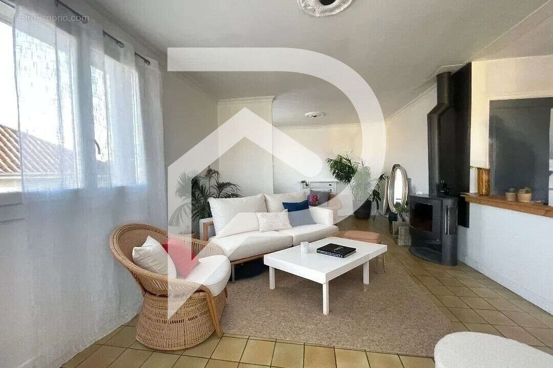 Maison à BAGNAC-SUR-CELE