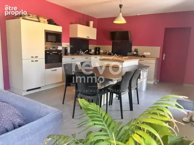 VARRAINS  Maison familiale de 130 m² avec piscine chauffée, au calme entre ville et campagne. - photo 5