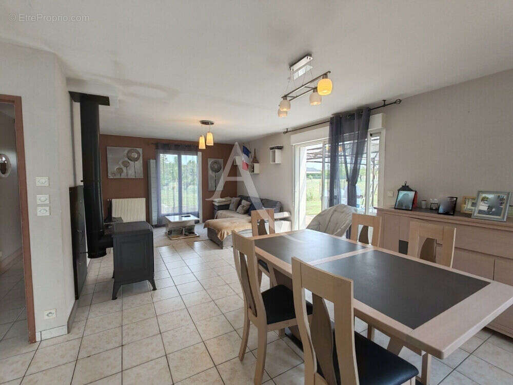 Maison à SAMBIN