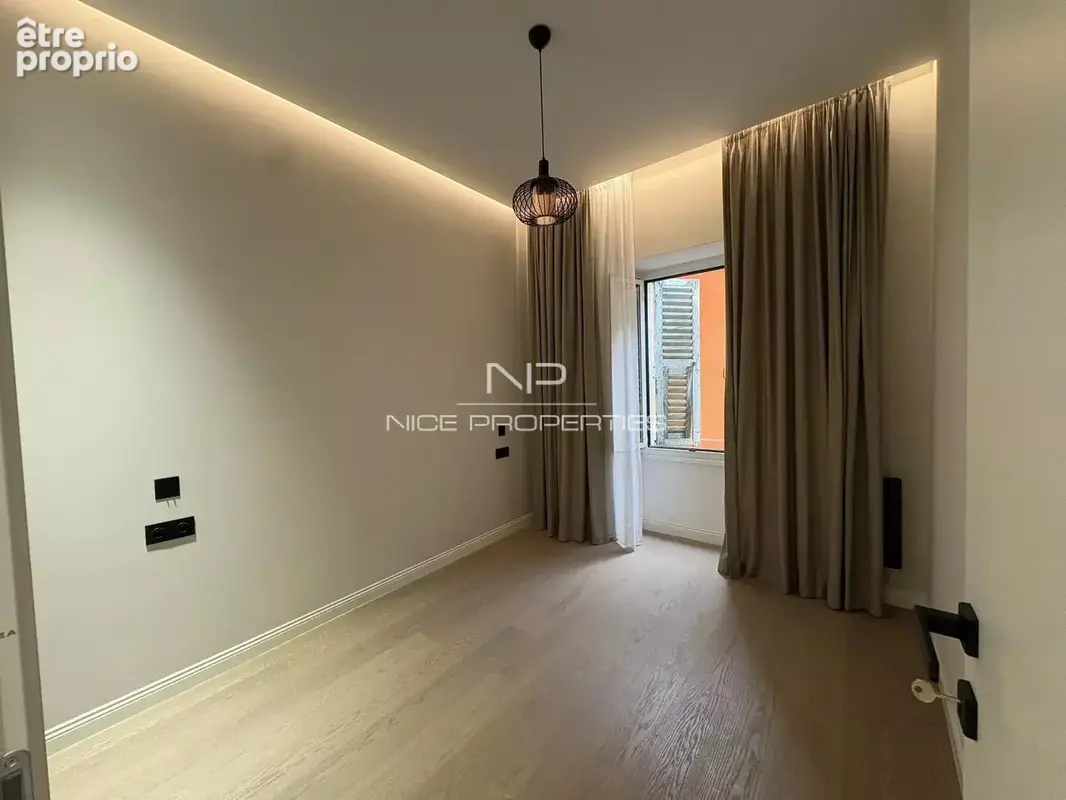 Coeur de Villefranche-sur-Mer, superbe appartement 3 pièces rénové et climatisé - photo 7