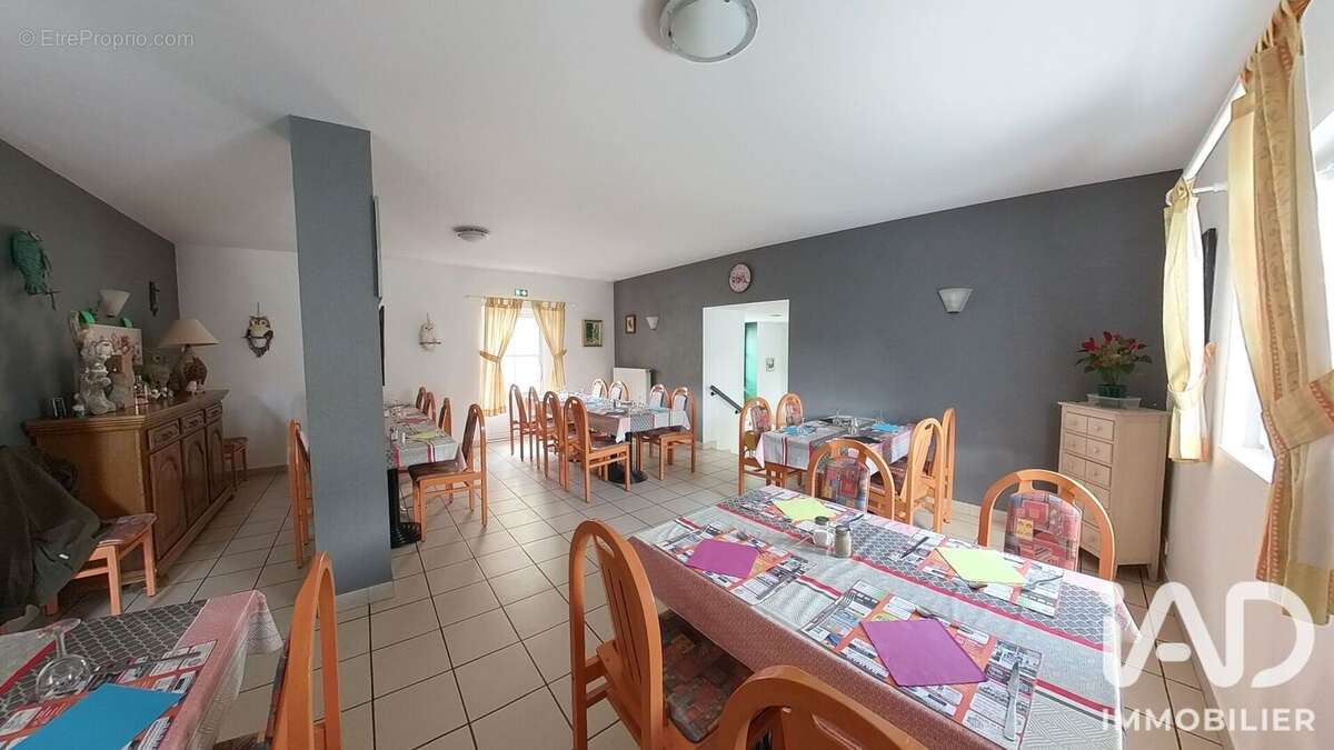 Commerce 226 m² à Savigny-En-Veron  - photo 2