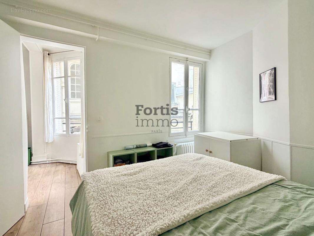 Appartement à PARIS-1E