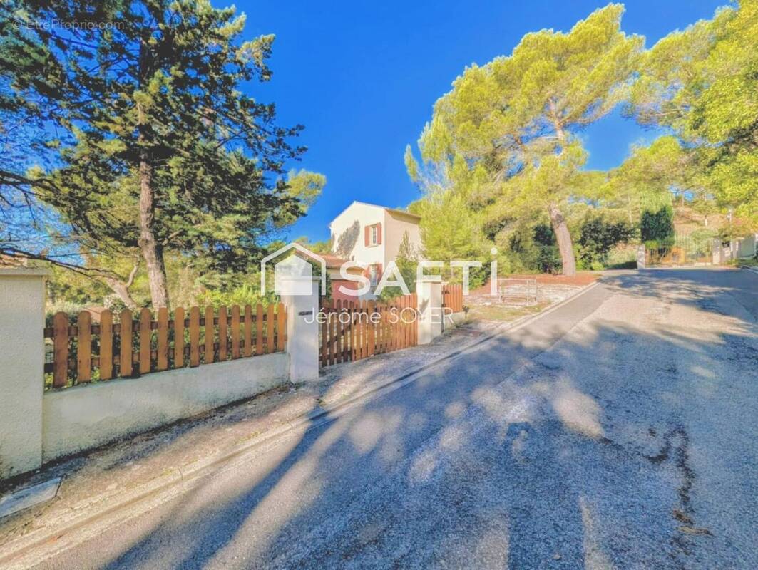 Photo 1 - Maison à CHATEAURENARD