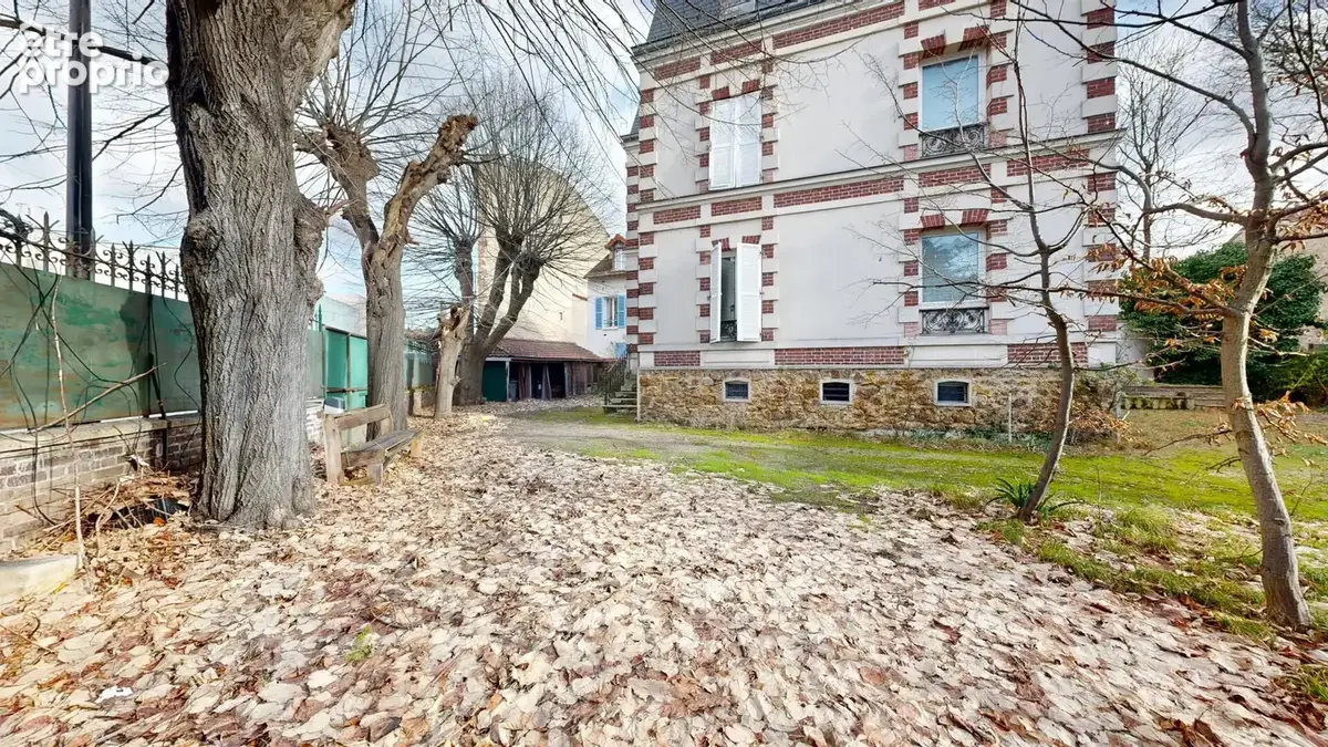 Nanterre centre-ville propriété de charme 225 m²  jardin arboré fort potentiel - photo 2