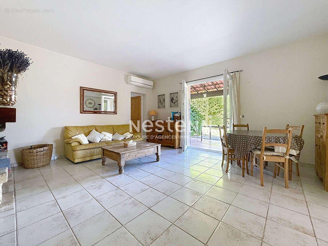 Villa indépendante de plain, 90m2 habitables, 3 chambres, possibilité d'agrandissement, piscine 4x8 et jardin. Vue imprenable ! - photo 6
