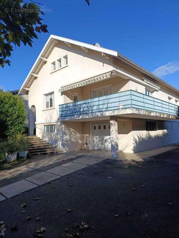 Appartement à GENAY