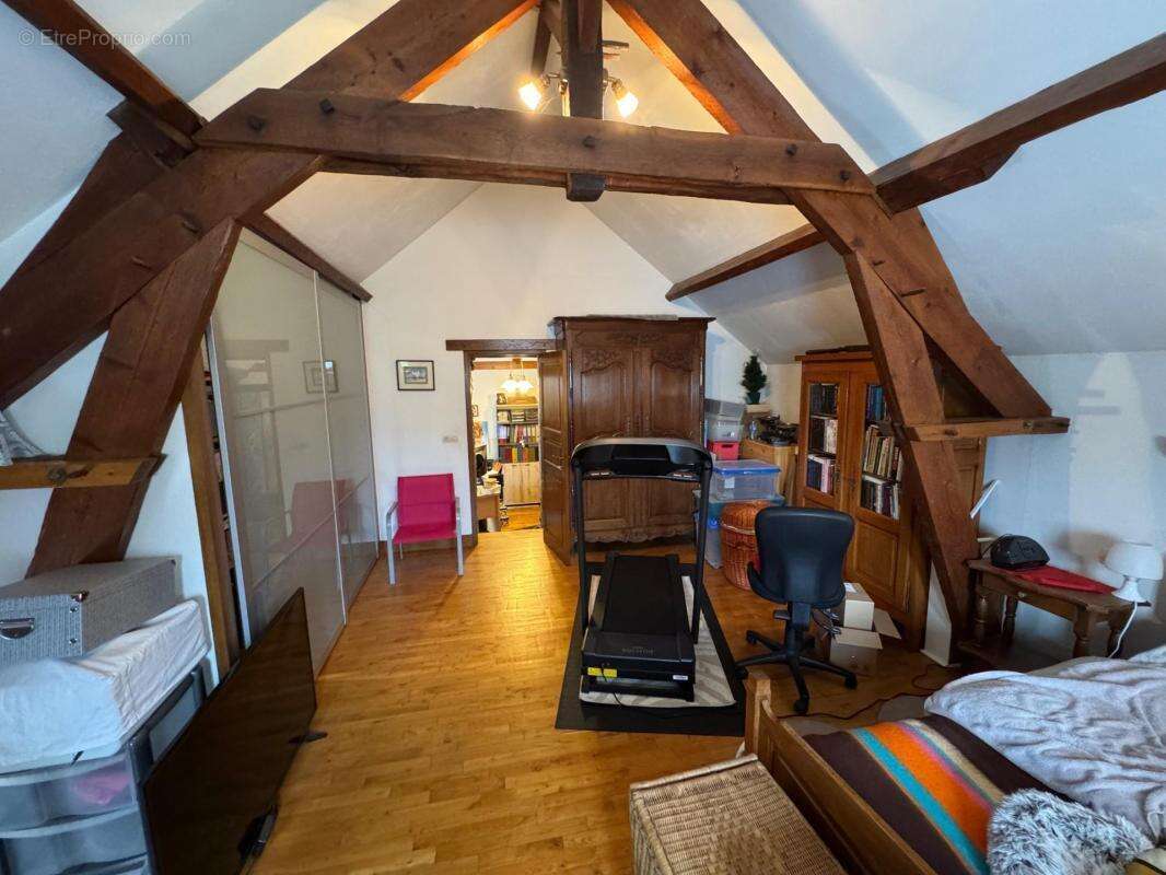 Maison en pierre avec jardin et garages - photo 12