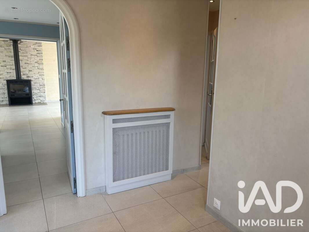 Maison 138 m² à Villeseneux  - photo 8