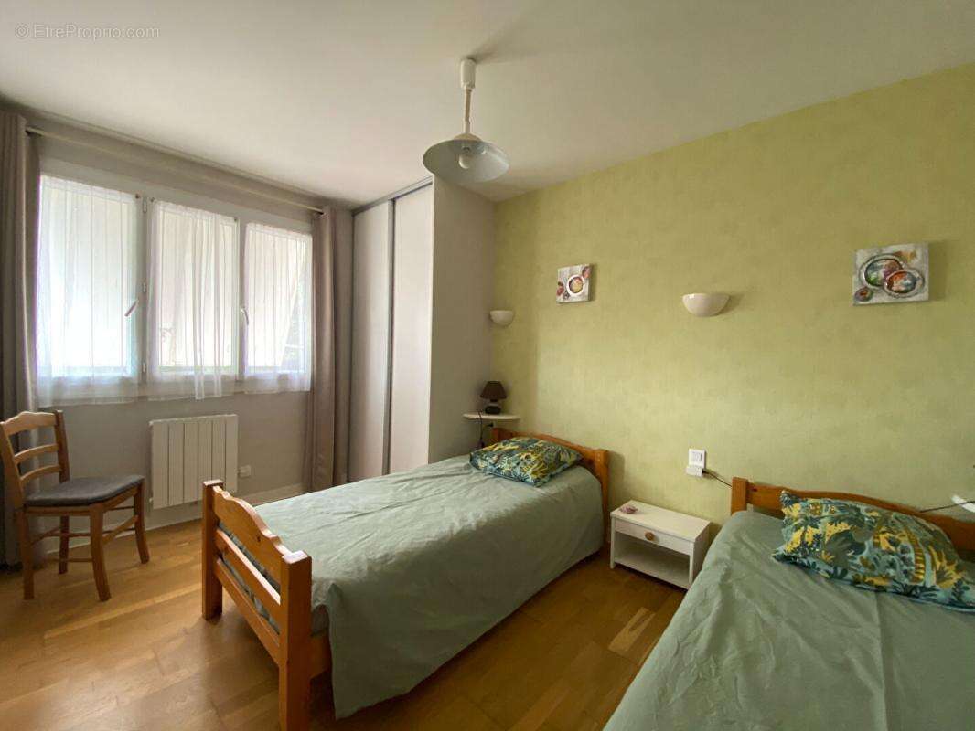 Maison à SAINT-HILAIRE-DE-CHALEONS