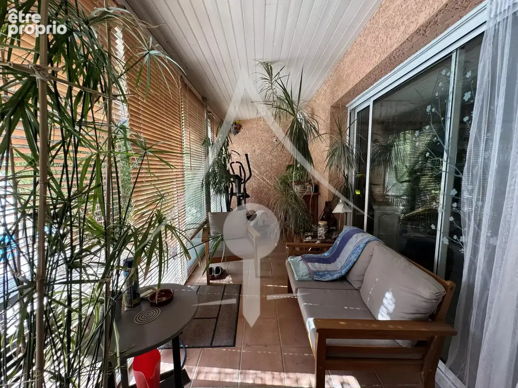 MAISON DE PLAIN-PIED T5 avec grand jardin, piscine et dépendance - photo 2