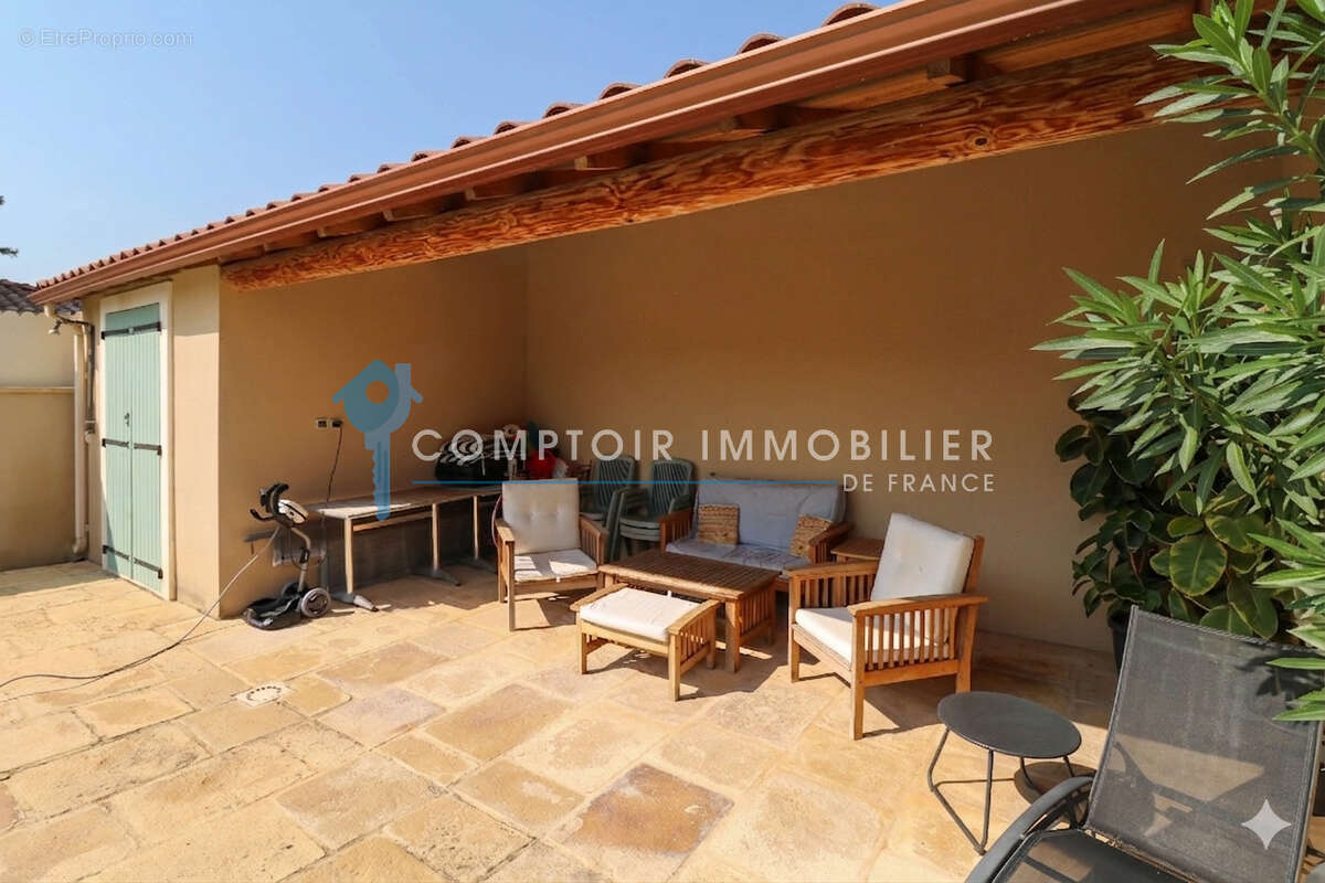 ENTRE UZES, NIMES ET AVIGNON : Villa récente P4 avec piscine et jardin - photo 2