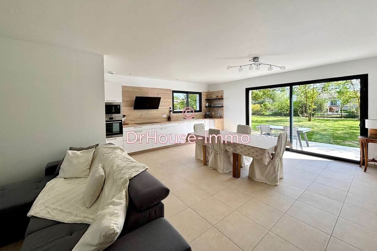 Maison à VILLEMOUSTAUSSOU