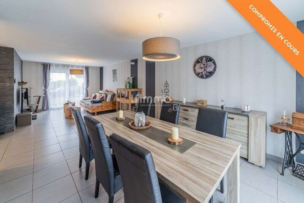 Maison à GROSTENQUIN