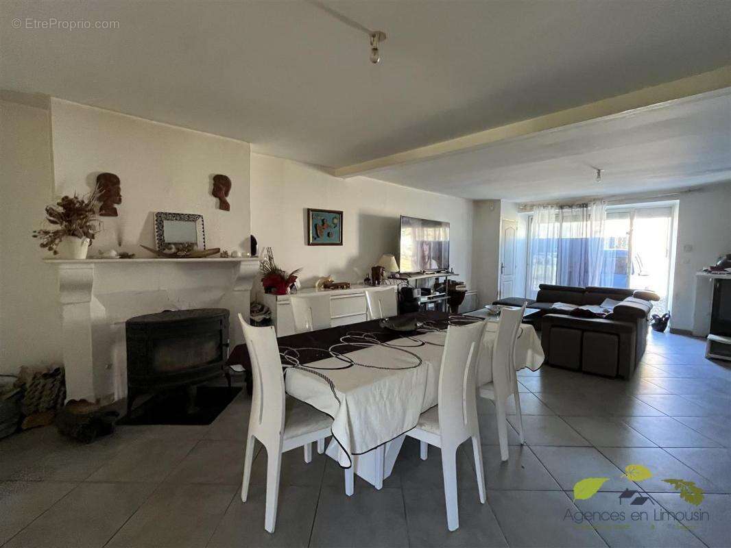 Maison à LA JONCHERE-SAINT-MAURICE