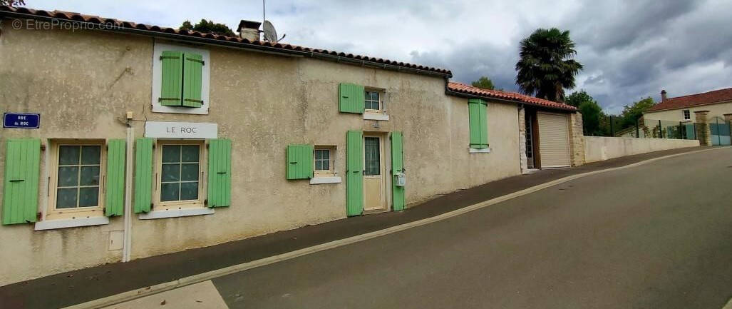 Maison à LA CAILLERE-SAINT-HILAIRE