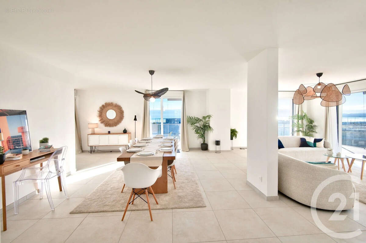 Appartement à SAINT-LAURENT-DU-VAR