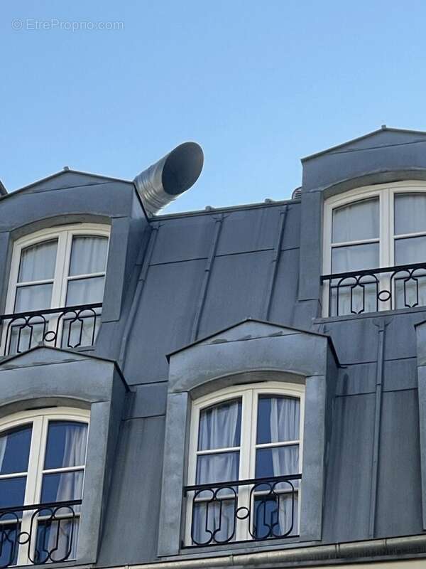 Autre à PARIS-2E