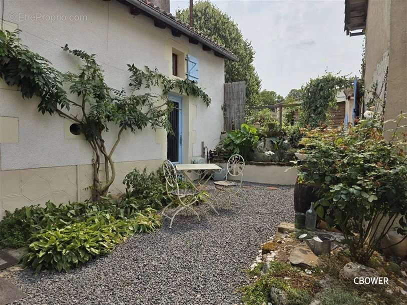 Maison à ADRIERS