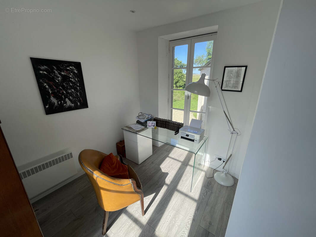 Superbe propriété fortifiée avec deux tours, un sauna et un spa dans la cour, située dans un magnifique villag - photo 16