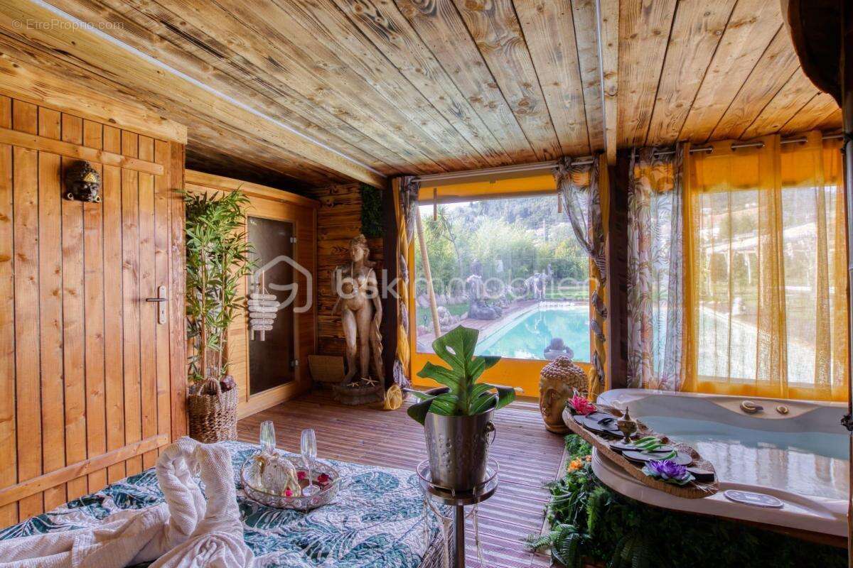 Maison à SOLLIES-VILLE