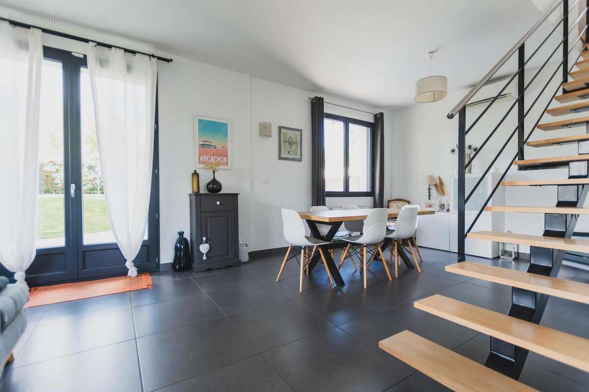   - Maison à SAINT-SAUVEUR