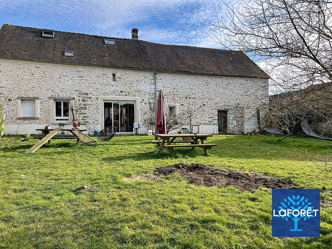 Maison à SAINT-MARTIN-EN-BIERE