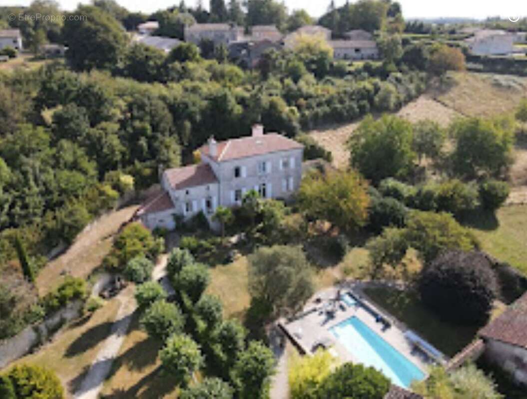 Grande maison dans un cadre paisible avec des magnifiques jardins - photo 21