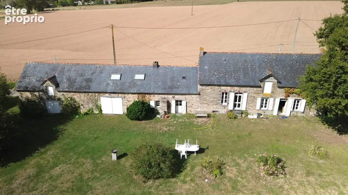A VENDRE - Longère à rénover 110m2 - 5 pièces - 3 chambres - DERVAL - photo 2