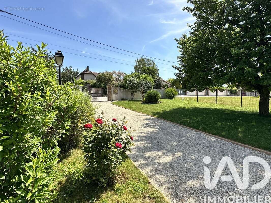 Maison 135 m² à Mergey  - photo 2