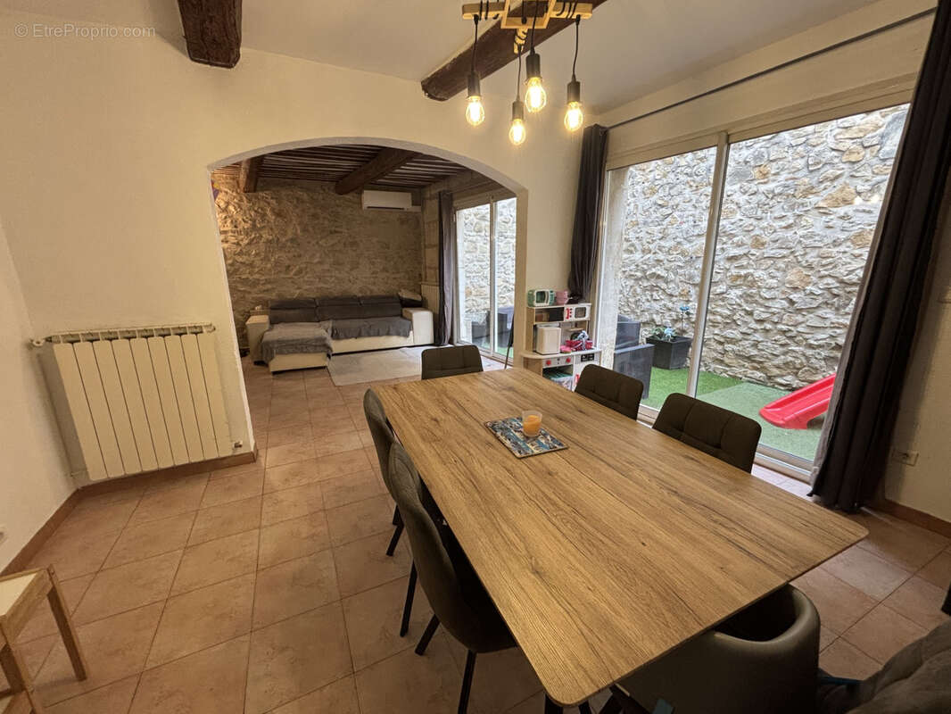 Maison à JONQUIERES-SAINT-VINCENT