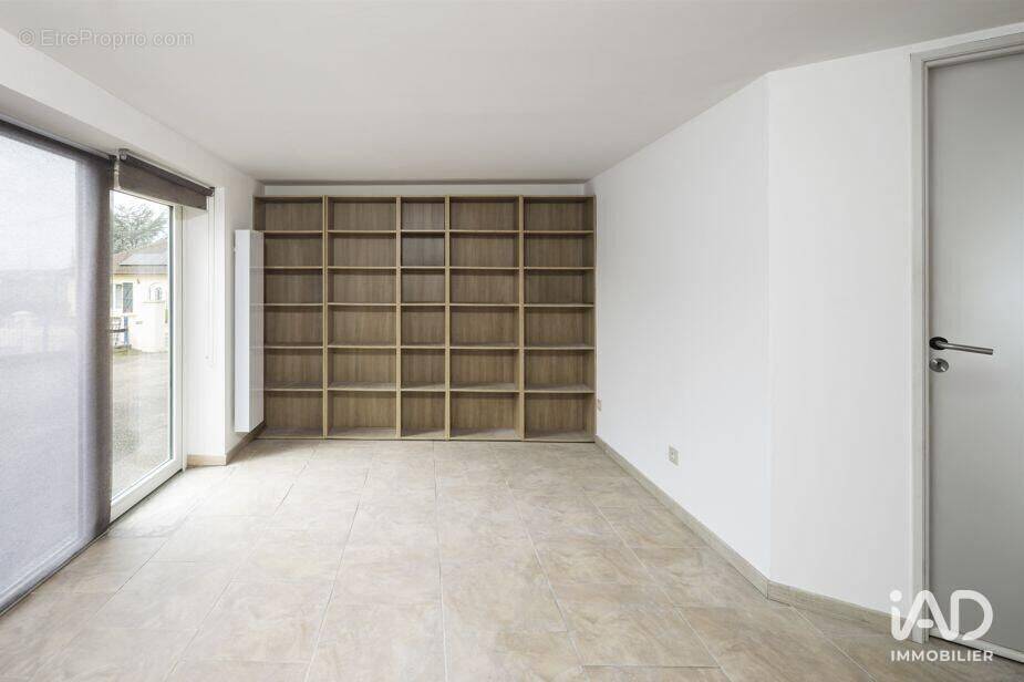 Photo 1 - Commerce à YUTZ