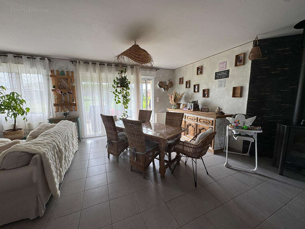 Maison à MUILLE-VILLETTE
