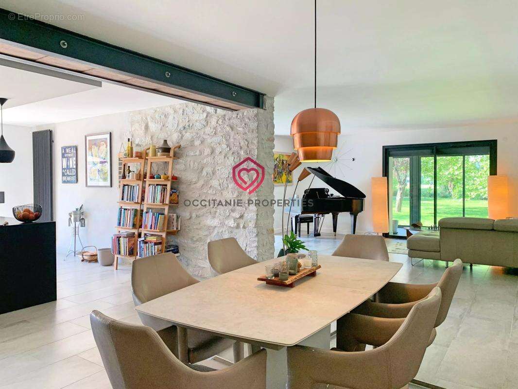 Villa d’architecte rénovée avec soin, piscine, dépendances et superbe parc arboré - photo 3