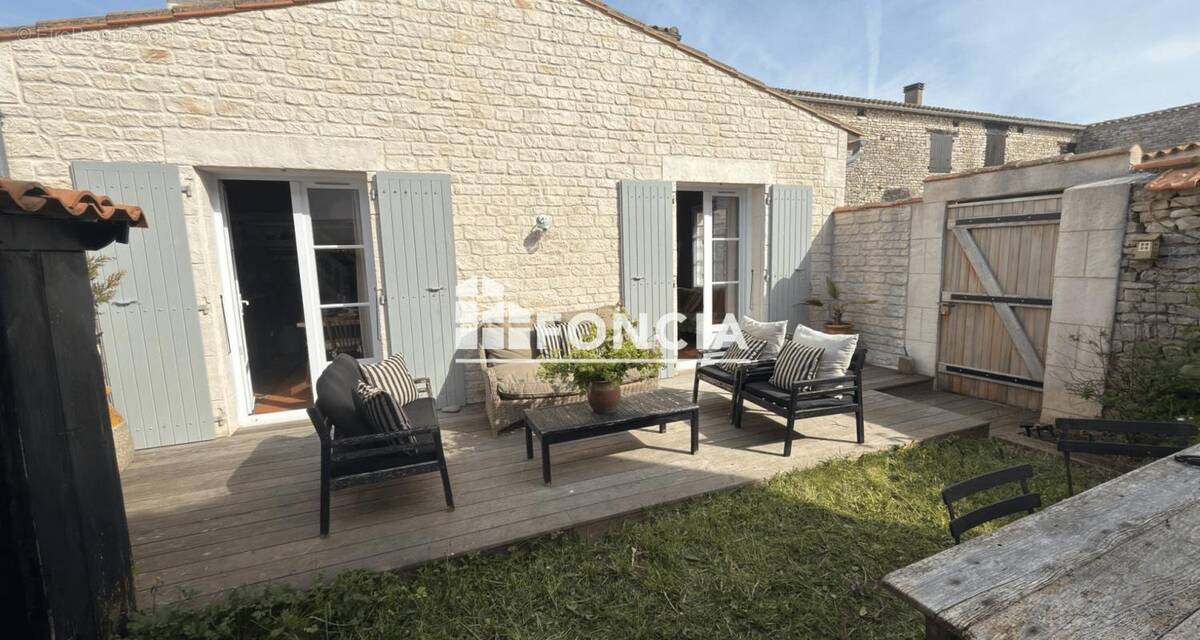 Centre village proche plage et marche - photo 1