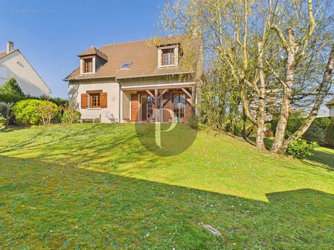 Maison à VERRIERES-LE-BUISSON