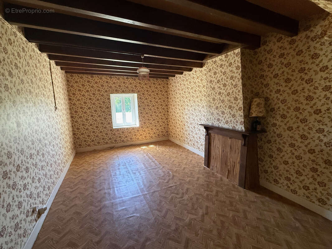 Maison à SAINT-JULIEN-LA-GENESTE