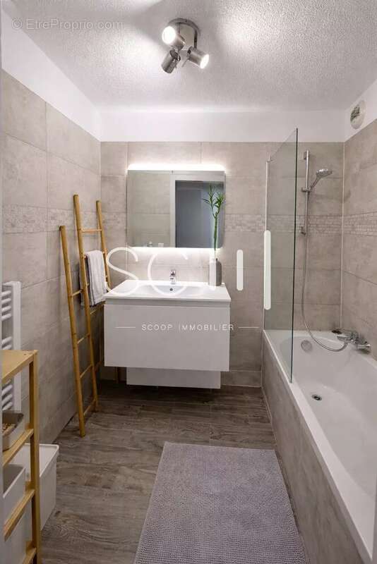Appartement à SAINT-LAURENT-DU-VAR