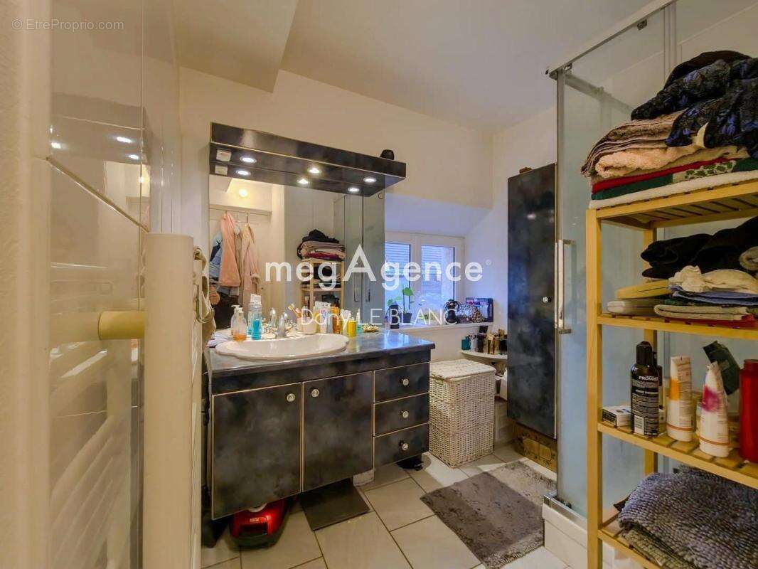 Ensemble immobilier – 4 appartements + maison + grange - photo 3