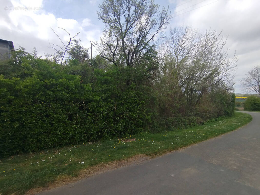 Terrain à GREEZ-SUR-ROC