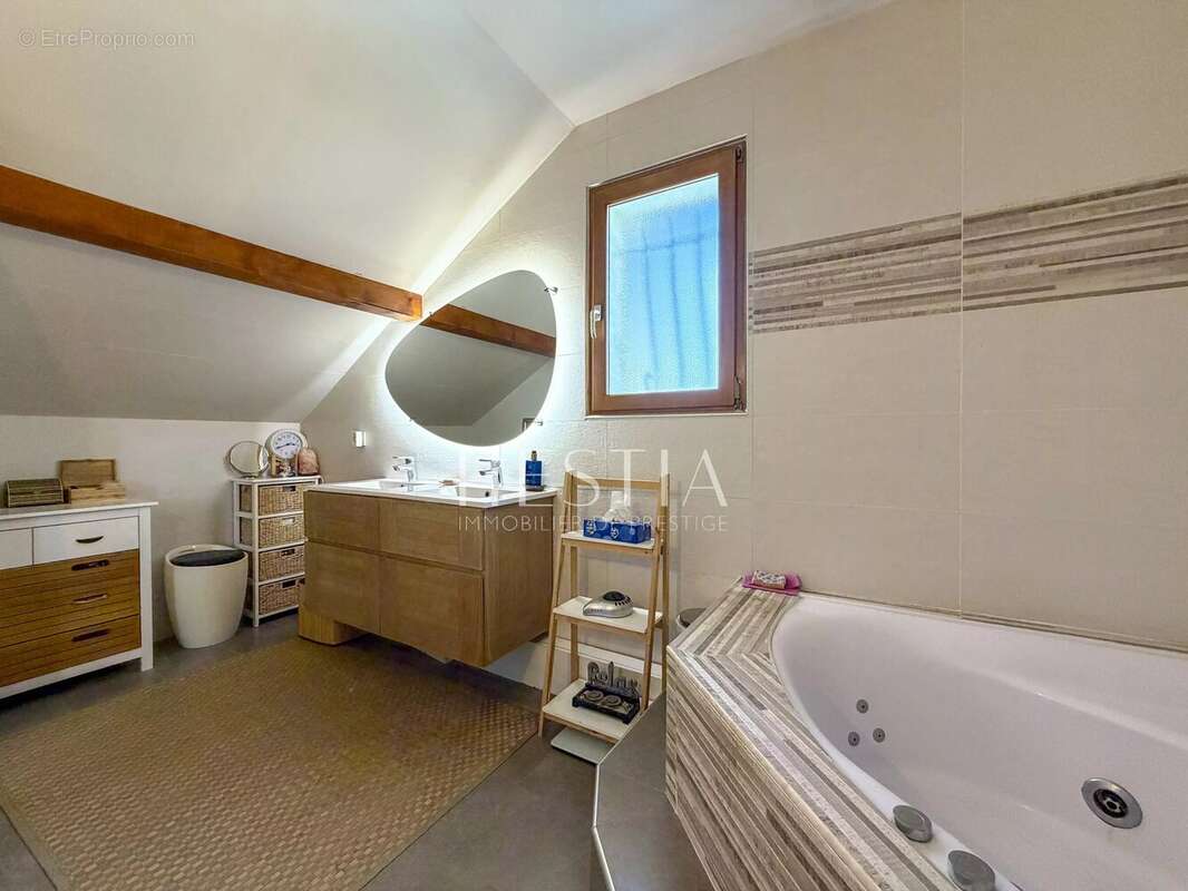 Maison à SAINT-MARTIN-BELLEVUE