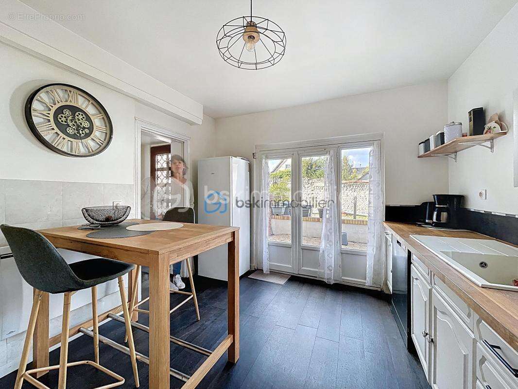 Maison à SAINT-ETIENNE-DU-ROUVRAY