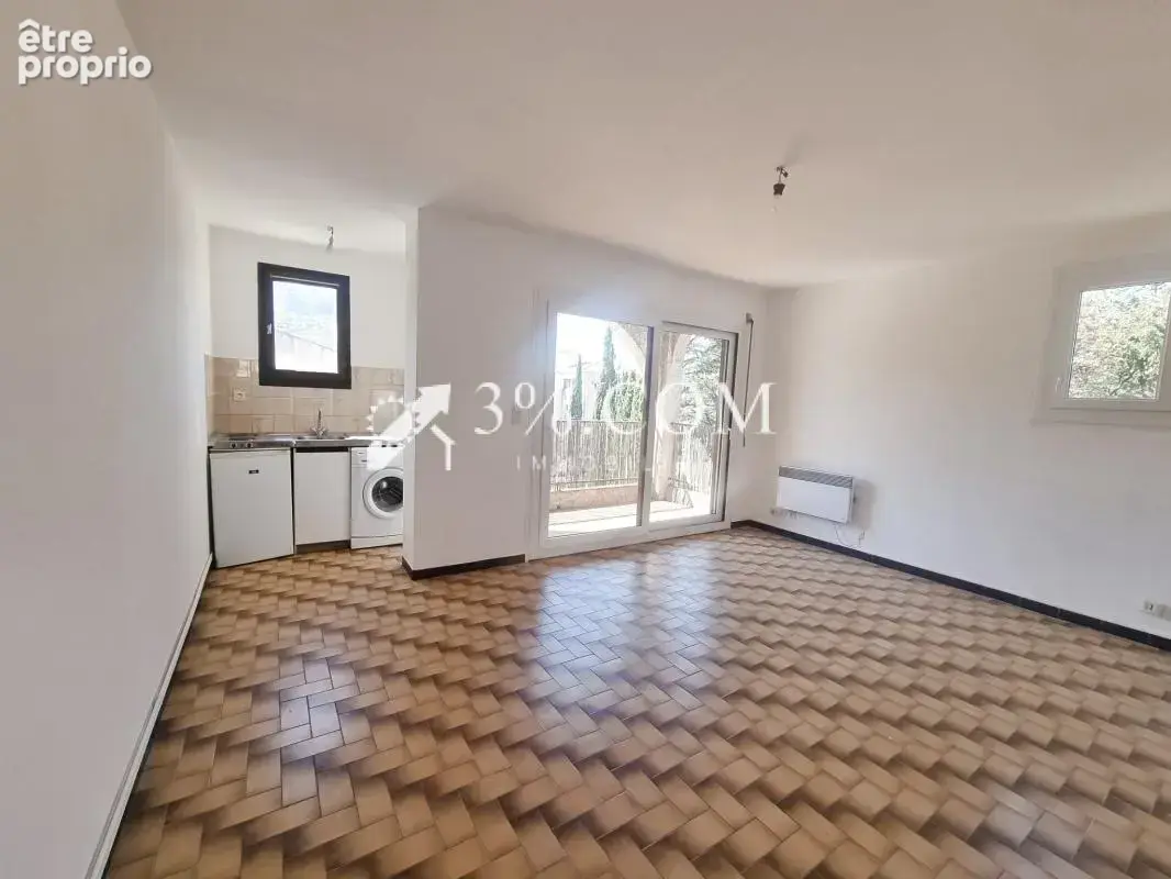 Appartement 2 pieces a rafraichir dans petite copro au centr - photo 2