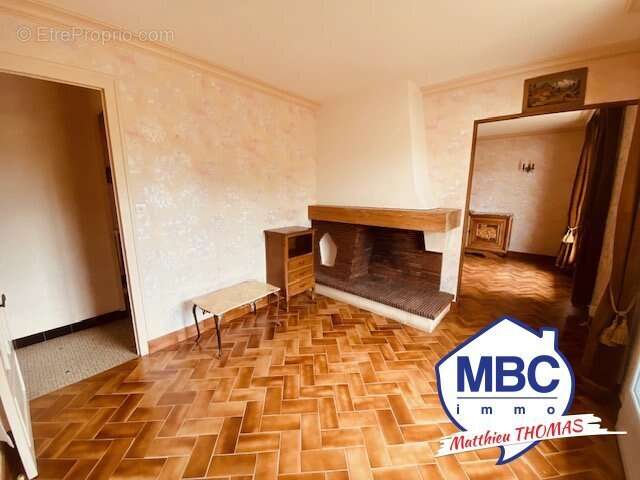 Maison à MONTREVAULT