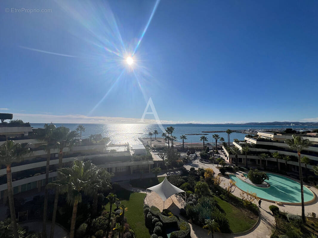 Appartement à SAINT-LAURENT-DU-VAR