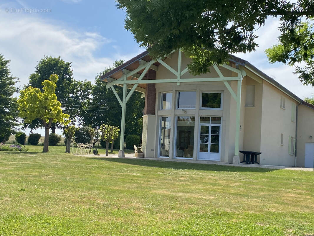 Maison à GIFFAUMONT-CHAMPAUBERT