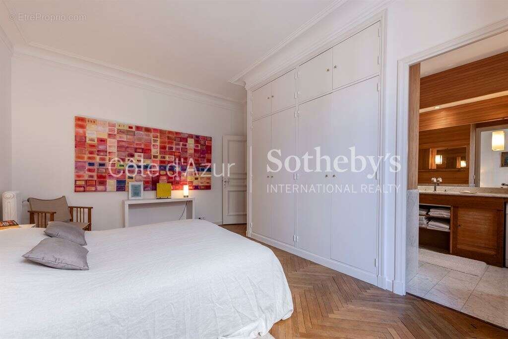 Nice Victor Hugo appartement 3 pièces 112 m² rénové avec bow windows vue jardin proche mer - photo 10