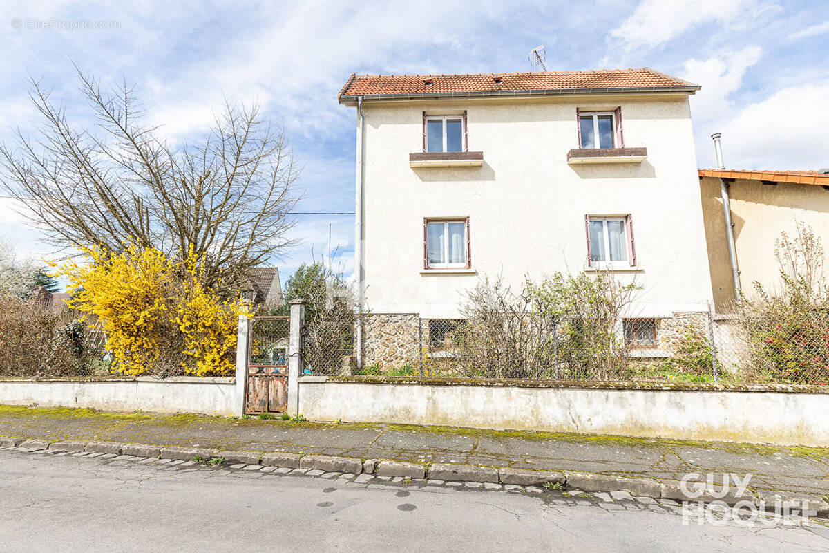 Maison à SAVIGNY-SUR-ORGE