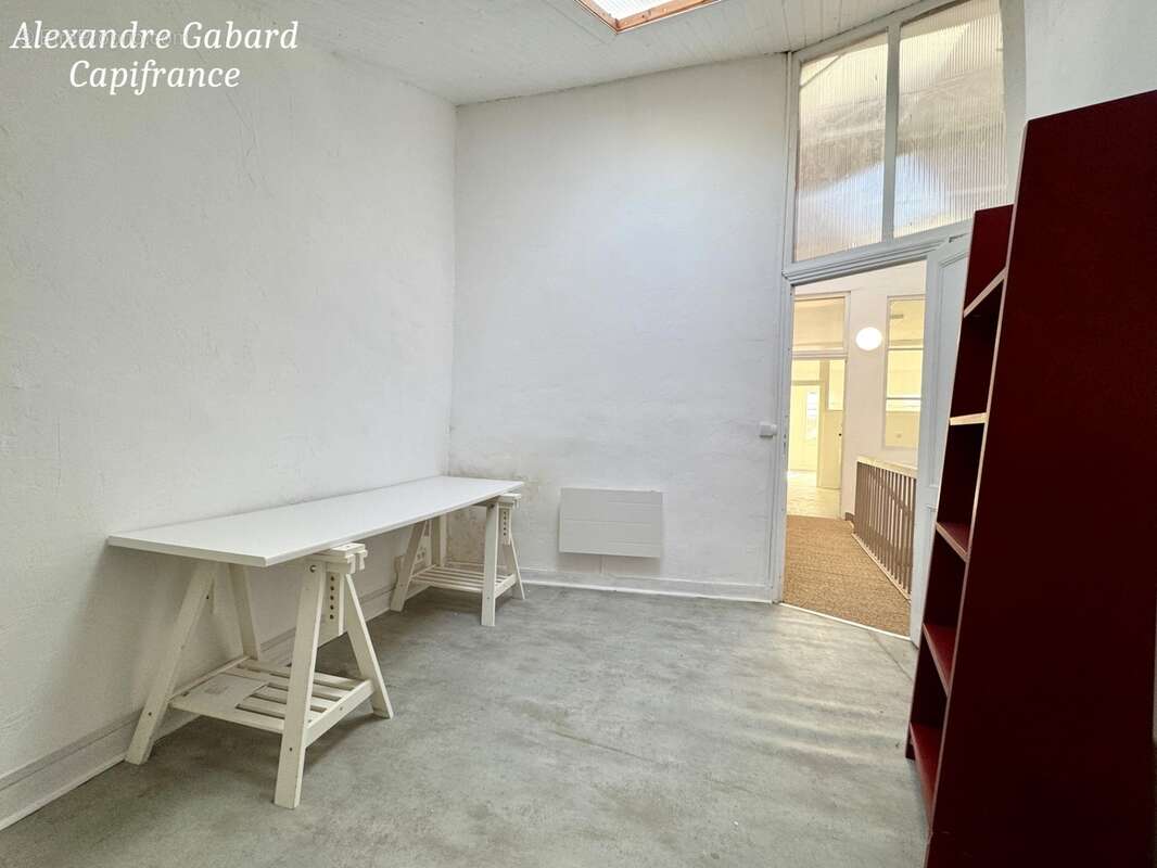 Centre ville - Immeuble en pierres d'environ 140 m² - photo 9