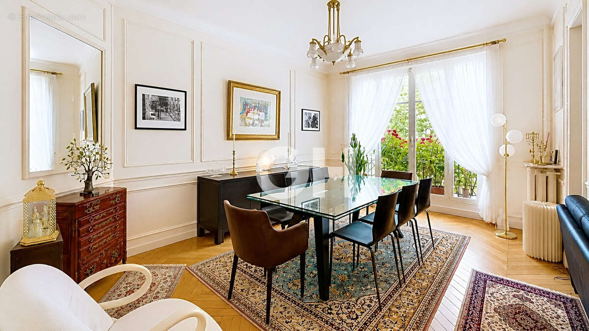 Appartement à PARIS-11E