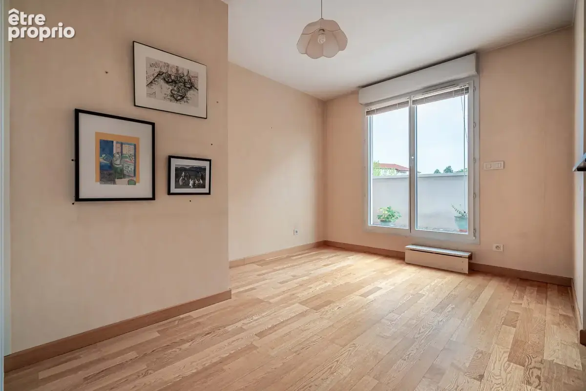 T4 de 100m2, trois chambres, au cœur du point du jour. - photo 9